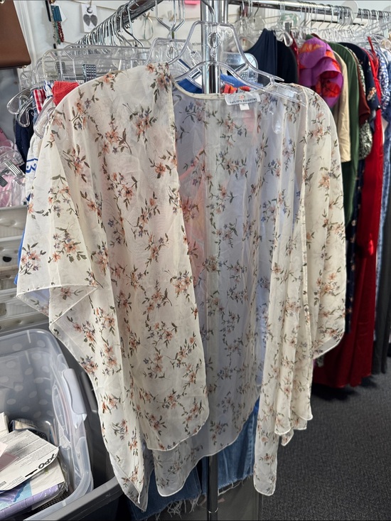 Bailey’S Blossoms Tops - Bailey’s blossoms kimono XS // 092306